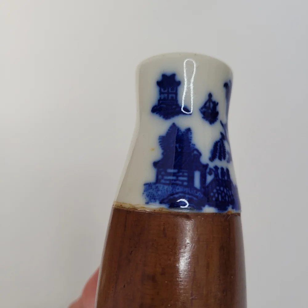 Vintage mid century wood and ceramic shakers - Picture 3 of 7